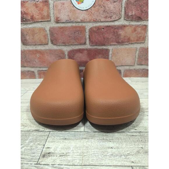 Crocs Dylan Clogs Men's 7 Women's 9 Cognac Brown Classic Slip On New 209366 - Picture 2 of 9